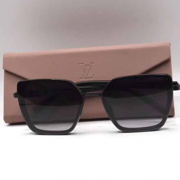 Louis Vuitton Women’s SunglassesBlack FramePurple-Grey GradientNew